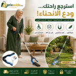 سيدة مغربية ترتدي الحجاب تستخدم أداة التقاط الأغراض لالتقاط جهاز التحكم دون الانحناء.